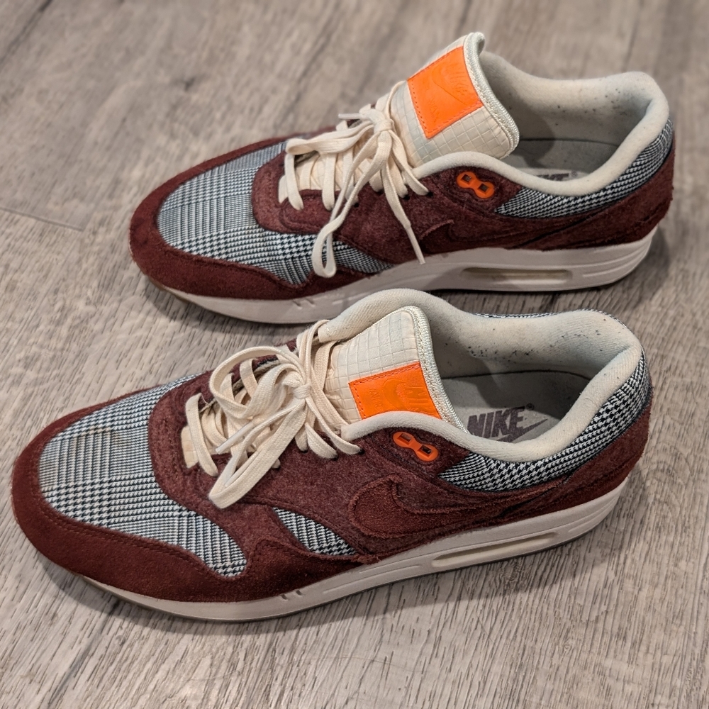 Men's Nike US9 Air Max 1 Sneakers